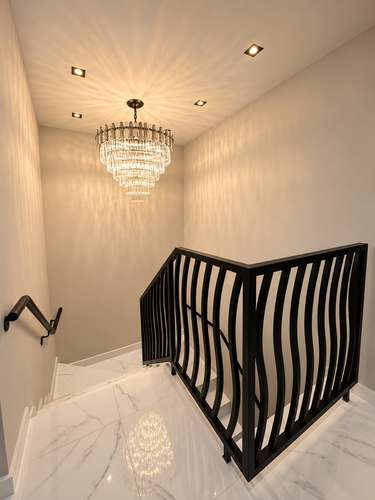 Luxury Two-Story Residence - Imagen 10