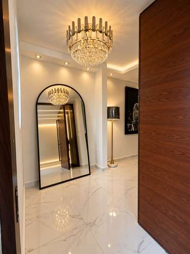 Luxury Two-Story Residence - Imagen 5