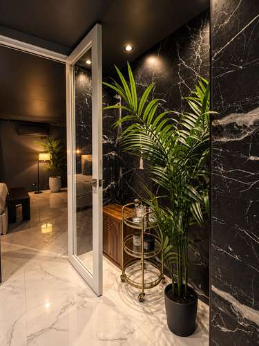 Luxury Two-Story Residence - Imagen 20