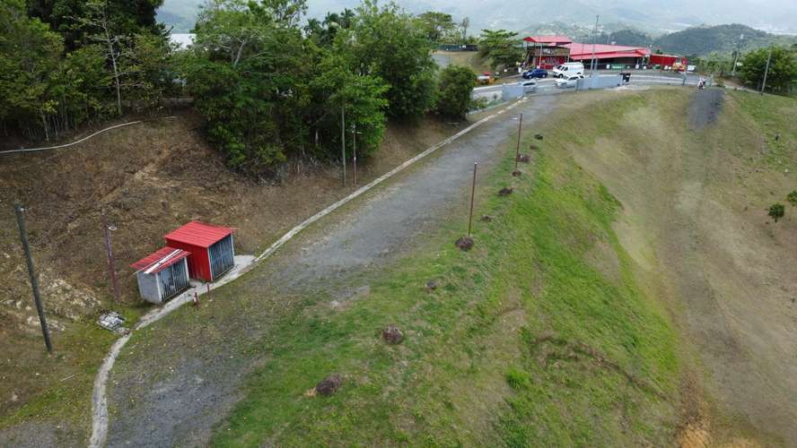 Terreno con Agua de Manantial - Aquifero
