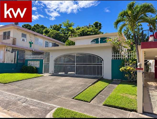 Urb. El Señorial, Casa en San Juan