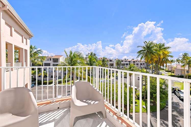 Cond. Palmas Doradas, Apartamento en Humacao