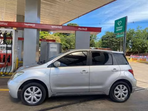 Toyota IST 2002 motor 1.3 naftero automático 4x2 - Imagen 3