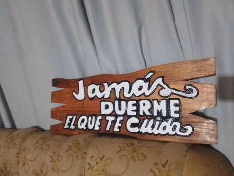 Cartel tallado en maderas