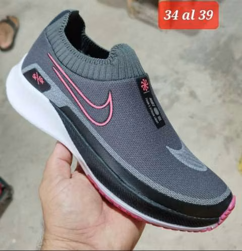 Calzado deportivo Nike sin cordón para dama