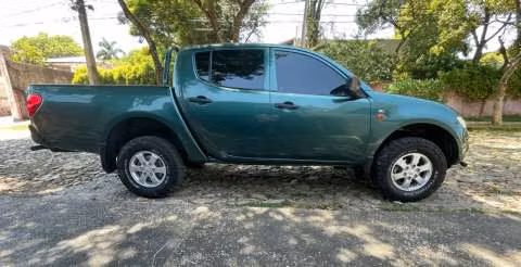 Mitsubishi Triton L