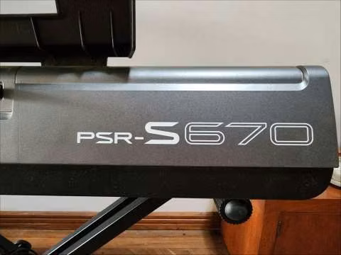 Teclado Yamaha PSR-S670 Workstation