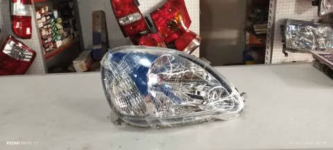 Faros de Toyota Vitz 2003