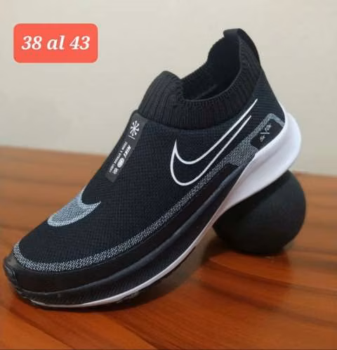 Calzado deportivo Nike sin cordón para caballero