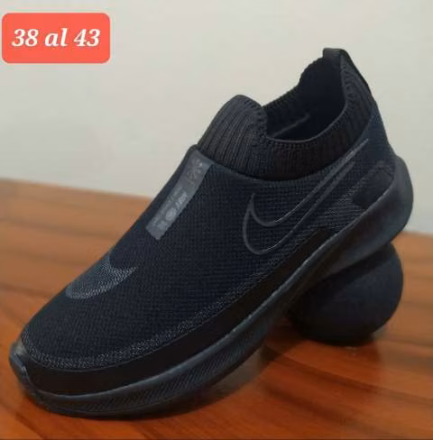 Calzado deportivo Nike sin cordón para caballero