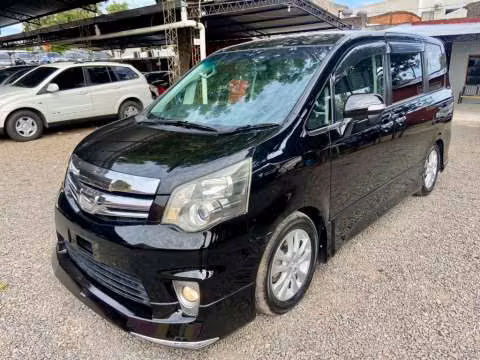 Toyota New Noah Modelista 2012 naftero automático 4x2