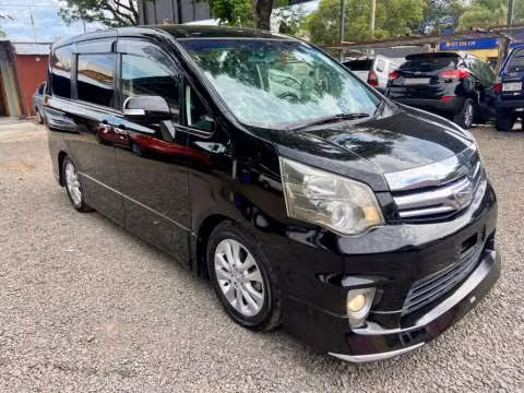 Toyota New Noah Modelista 2012 naftero automático 4x2