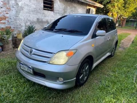 Toyota IST 2002 motor 1.3 naftero automático 4x2