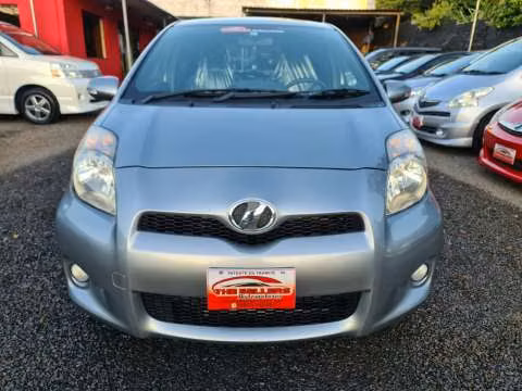 Toyota New Vitz rs 2009 motor vvti 1.3 naftero automático