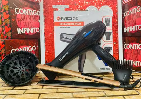 Planchita Mega Star y de regalo secador de pelo Mox con difusor con 2 picos