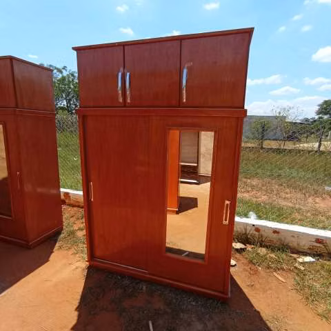 Ropero con puertas corredor