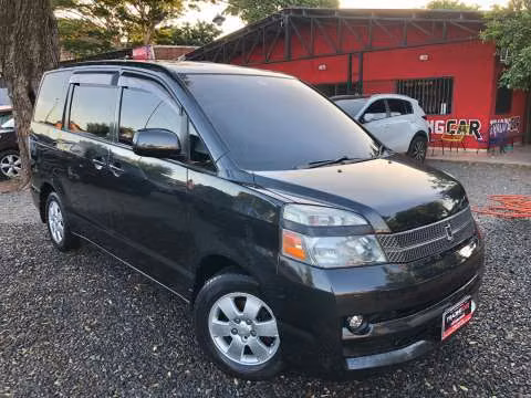 Toyota Voxy 2006 naftero automático - Imagen 3