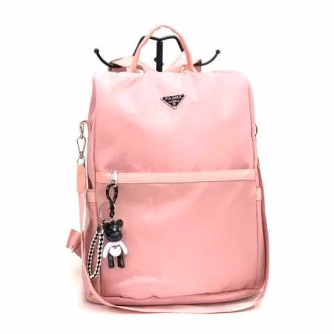Mochila con llavero de muñequito