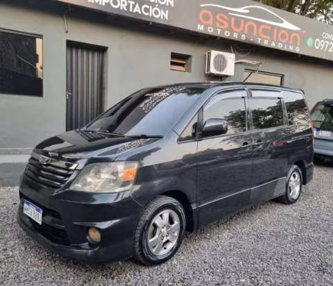 Toyota noah automático naftero  - Imagen 3