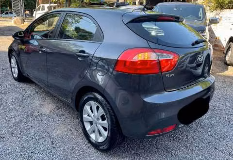 Kia Rio hatchback 2014 motor 1.4 naftero automático