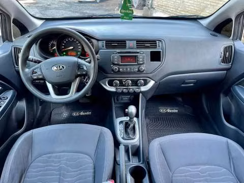 Kia Rio hatchback 2014 motor 1.4 naftero automático