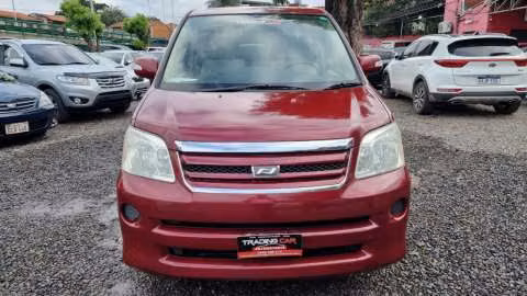 Toyota Noah 2005