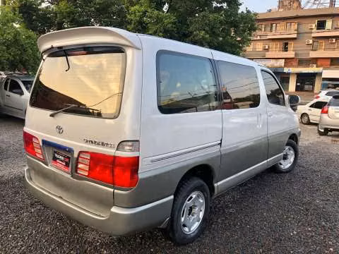 Toyota Grand Hiace 2000 motor 3.0 diésel automático - Imagen 3