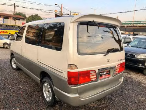 Toyota Grand Hiace 2000 motor 3.0 diésel automático - Imagen 2