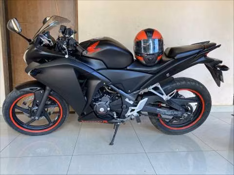 Moto deportiva Honda CBR250R 2017