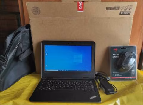 Mini laptop Lenovo 12 pulgadas en caja (usado)