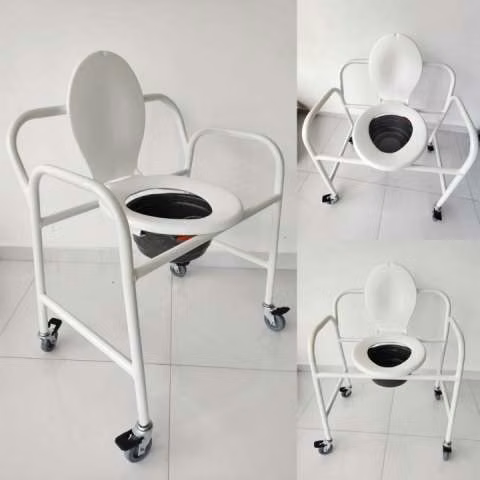 Silla sanitaria con ruedas reforzada