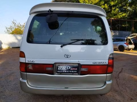 Toyota Granvia 1997 - Imagen 3