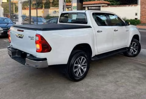 Toyota Hilux Srv 2018 motor 2.8 diésel automático 4x4 - Imagen 2