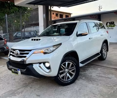 Toyota Fortuner 2017 diésel automático 4x4 - Imagen 2