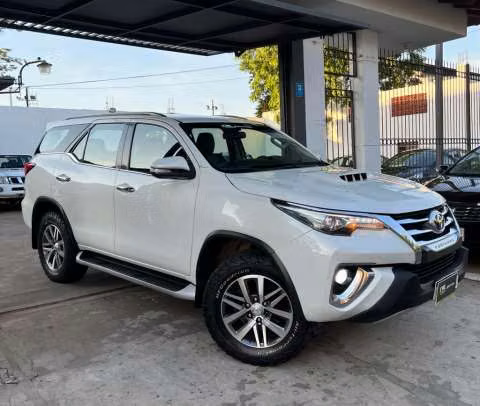 Toyota Fortuner 2017 diésel automático 4x4 - Imagen 3