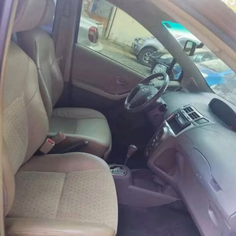 Toyota New Vitz ILL 2007 - Imagen 3