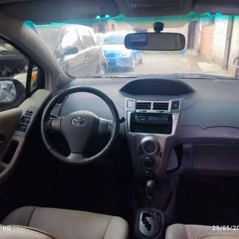 Toyota New Vitz ILL 2007 - Imagen 2