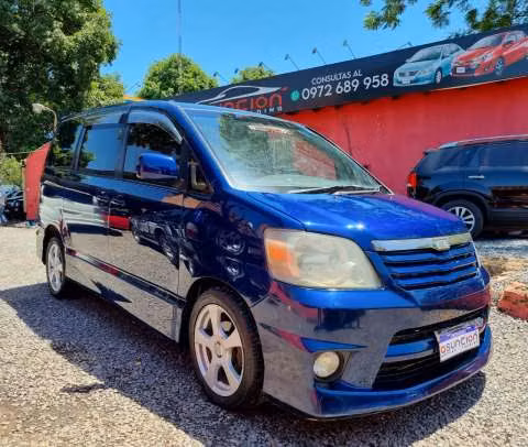Toyota Noah 2003