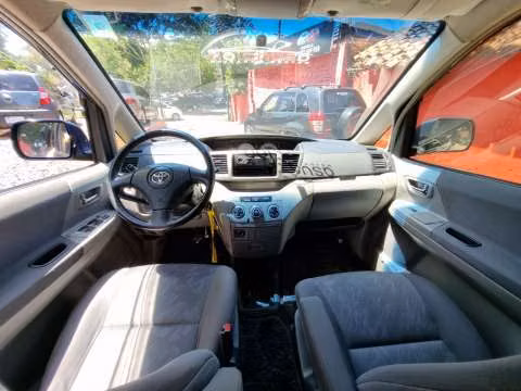 Toyota Noah 2003 - Imagen 3