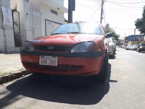 Ford Fiesta 2000 diésel - Imagen 1