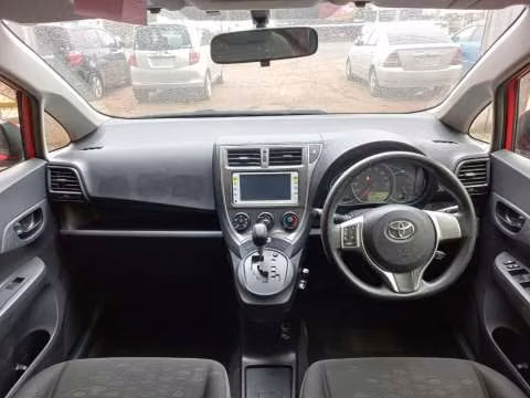 Toyota New Ractis 2012 - Imagen 3