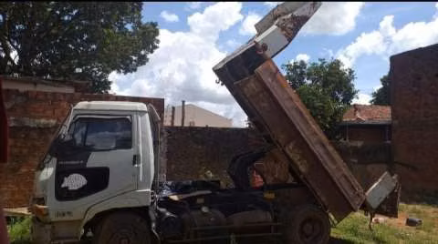 Camión tumba Hino 1995 - Imagen 2