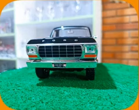 Ford Bronco escala 1/24 - Imagen 2