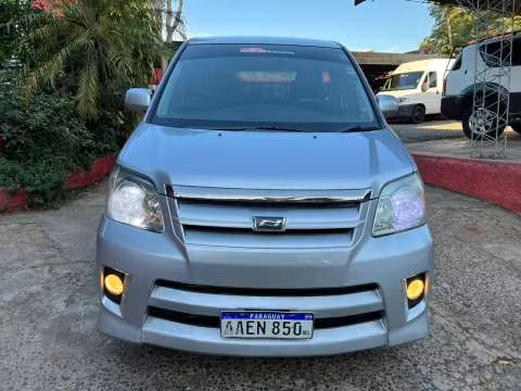 Toyota Noah 2006