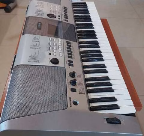 Teclado Yamaha PSRE413