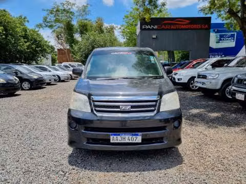 Toyota Noah 2005 - Imagen 2