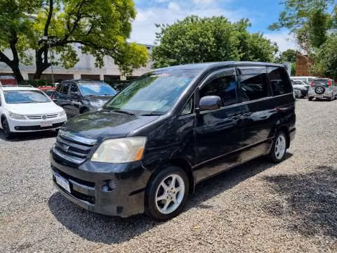 Toyota Noah 2005