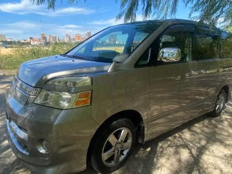 Toyota Voxy 2006