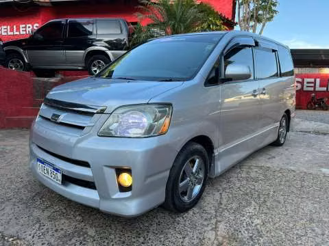 Toyota Noah 2006 - Imagen 2
