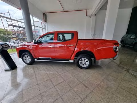 Mitsubishi L200 DC 4x4 mecánico GLX 2023